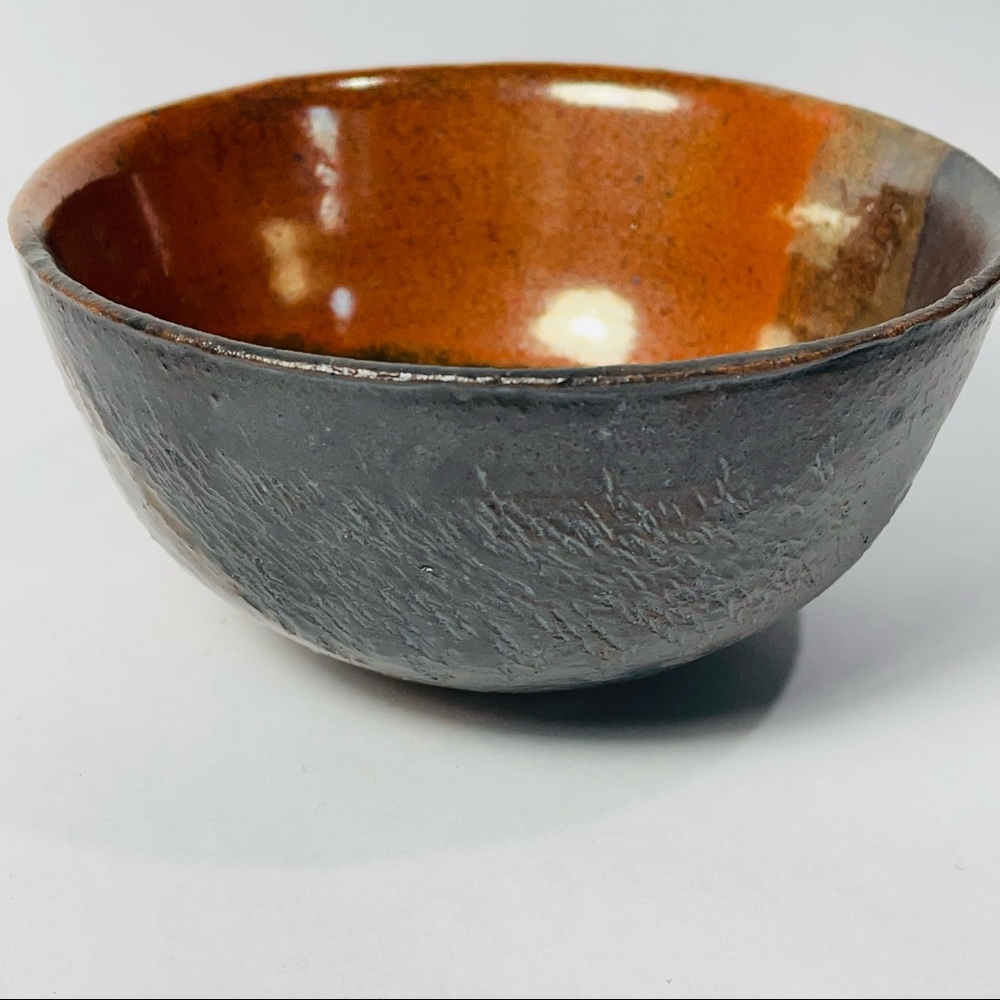 Small charcoal & rust orange pottery small bowl - Picture 2 of 6